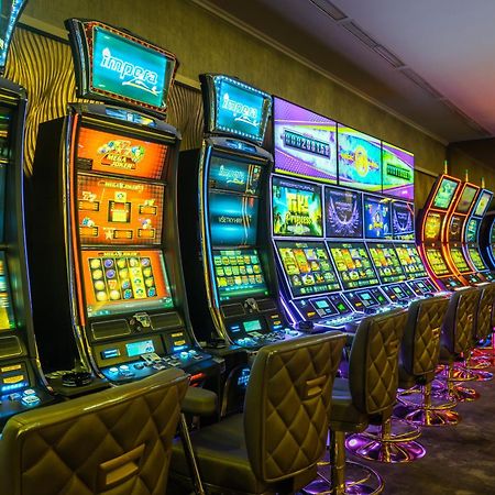 Hotel Europa Komárno エクステリア 写真