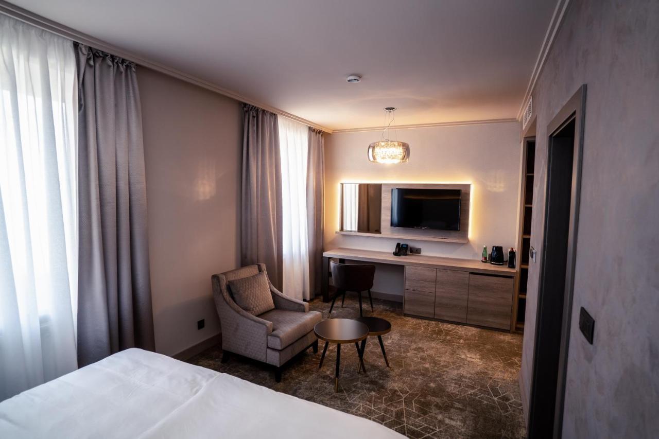 Hotel Europa Komárno エクステリア 写真