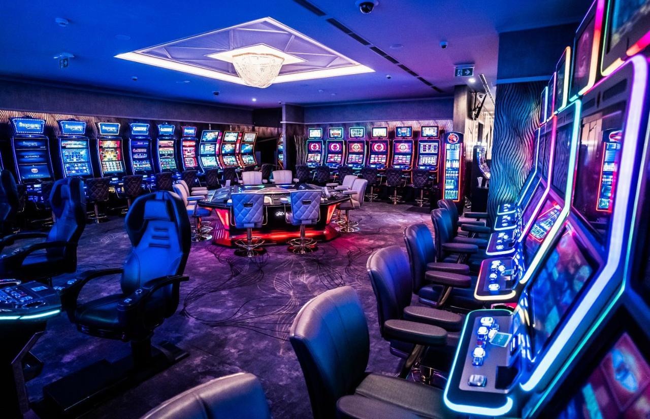 Hotel Europa Komárno エクステリア 写真