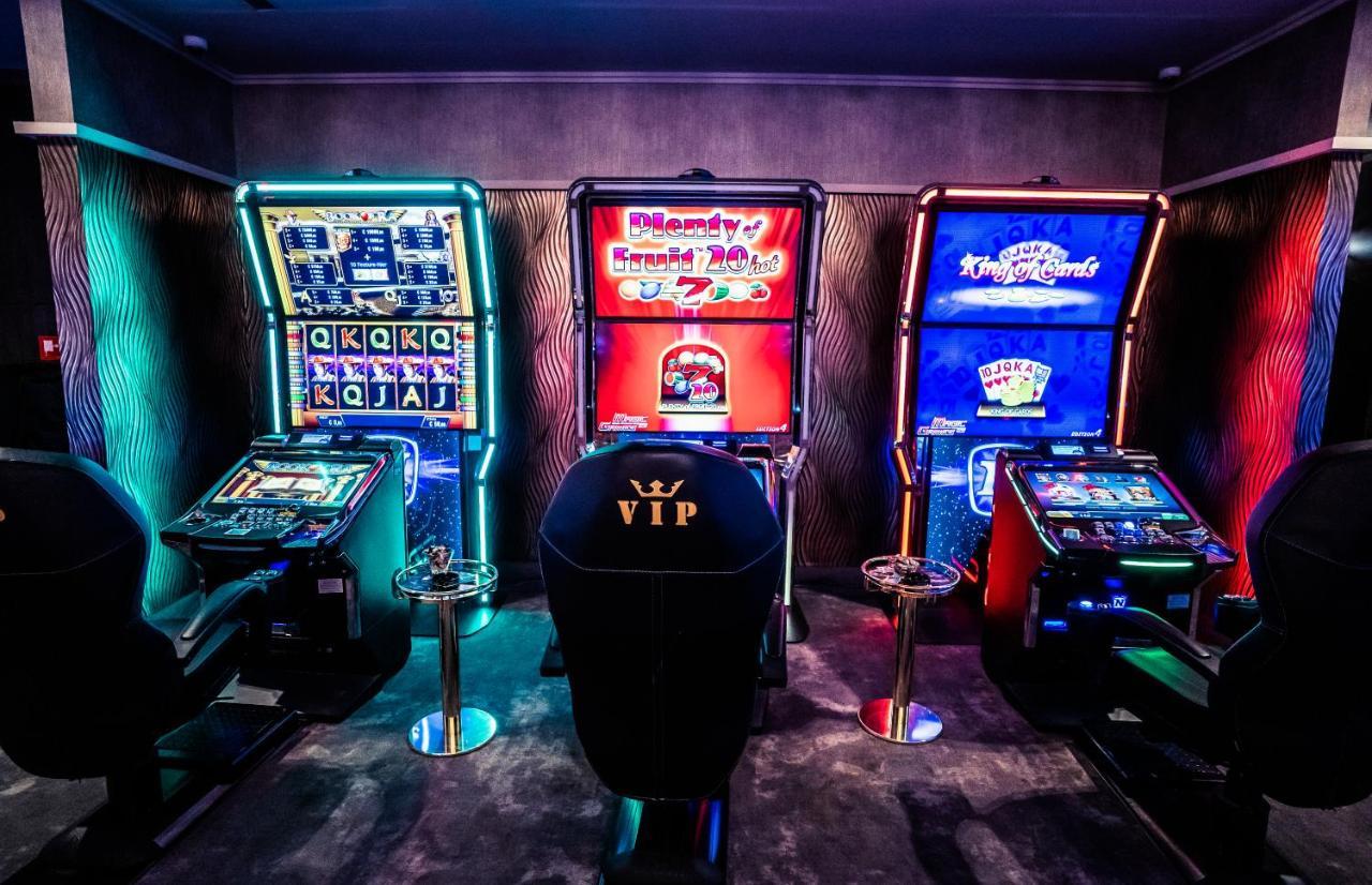 Hotel Europa Komárno エクステリア 写真
