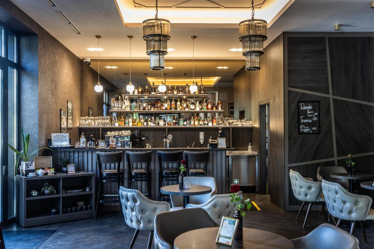 Hotel Europa Komárno エクステリア 写真