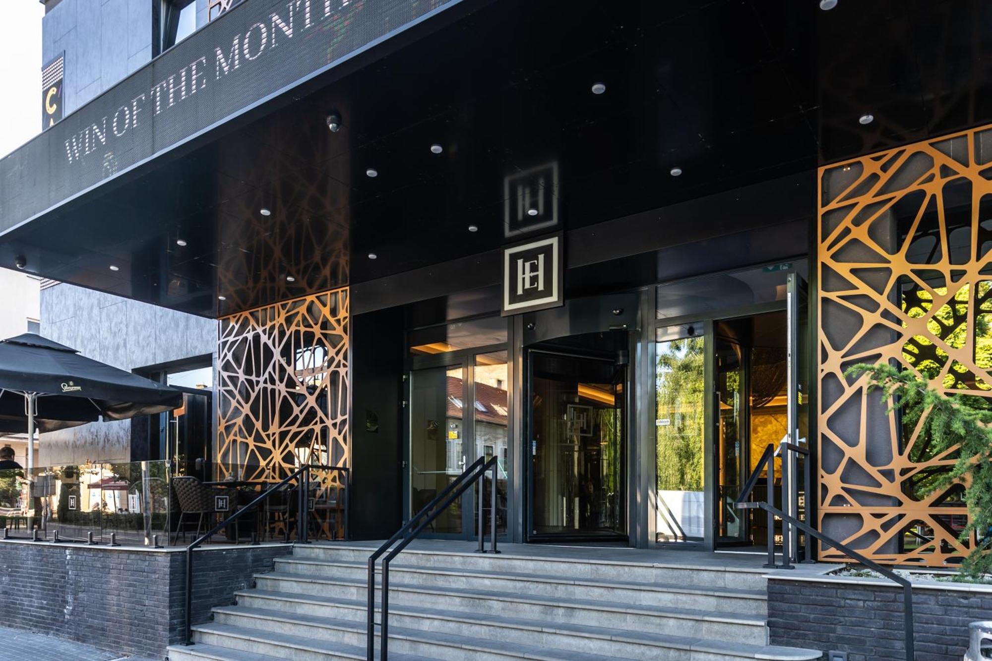 Hotel Europa Komárno エクステリア 写真