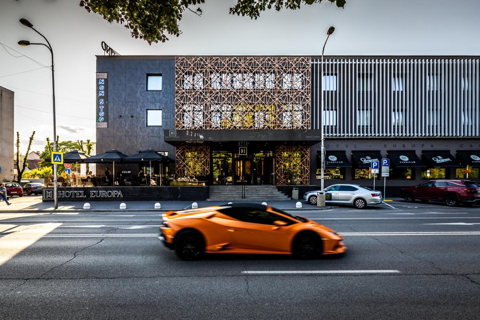 Hotel Europa Komárno エクステリア 写真