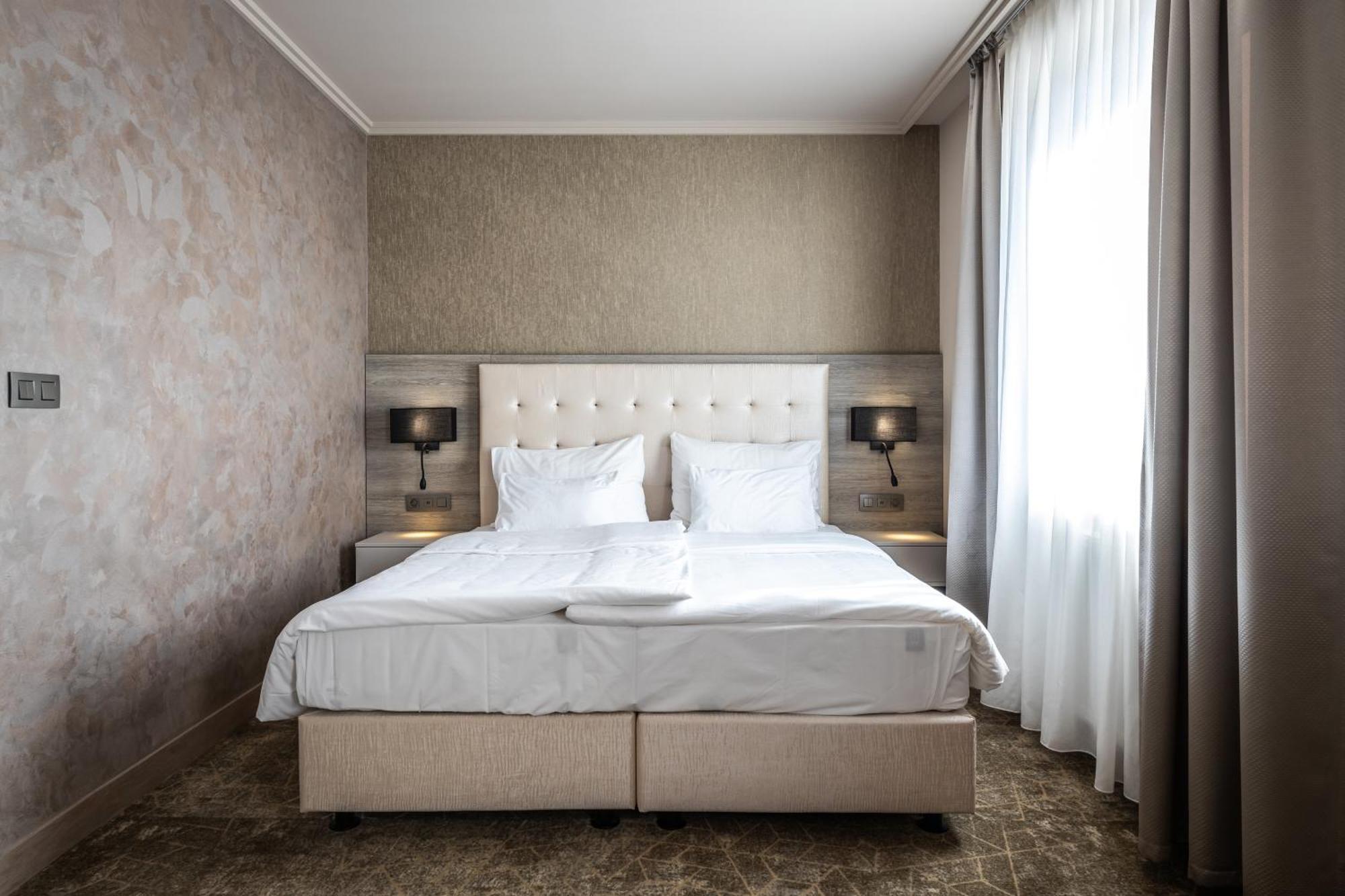 Hotel Europa Komárno エクステリア 写真