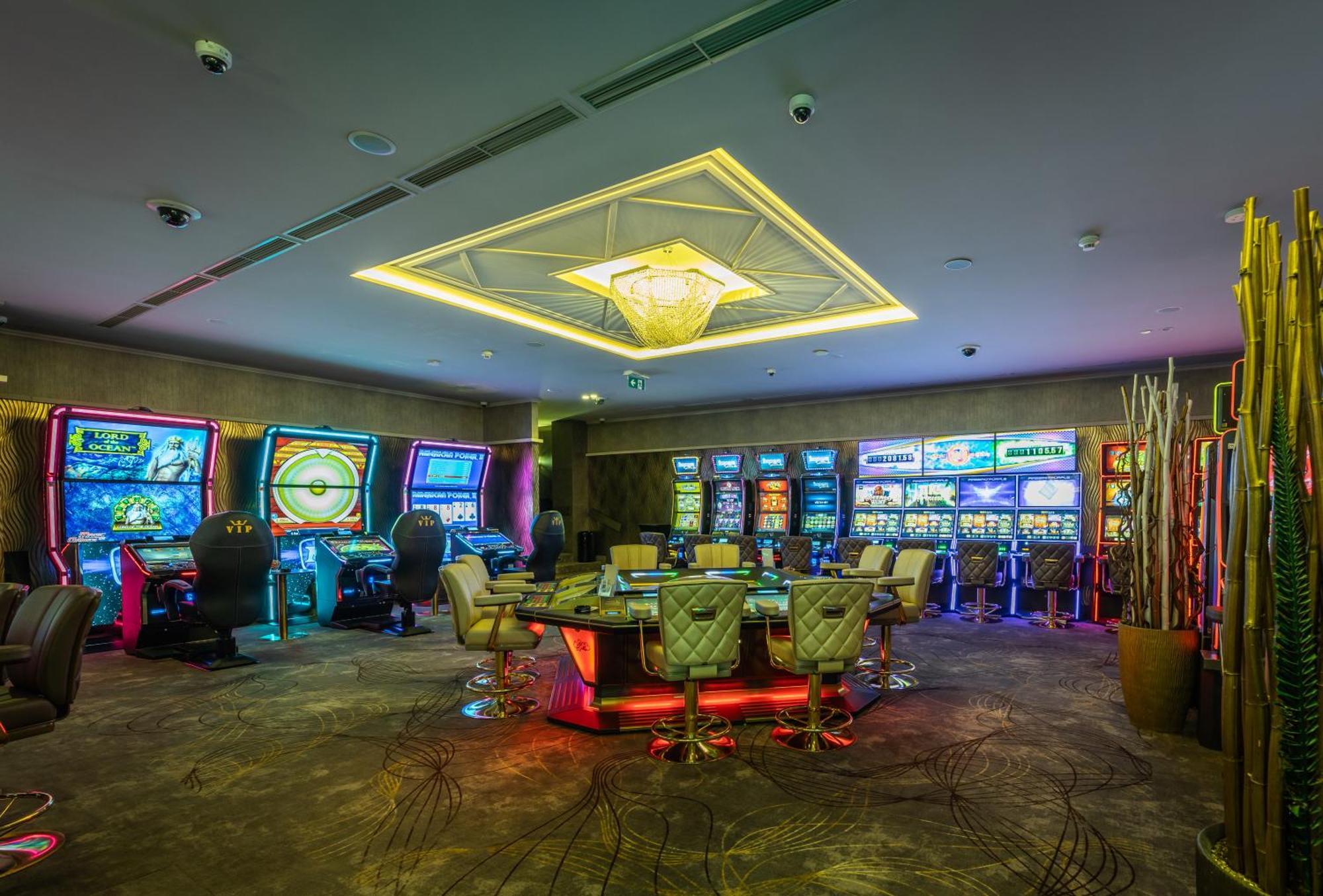 Hotel Europa Komárno エクステリア 写真